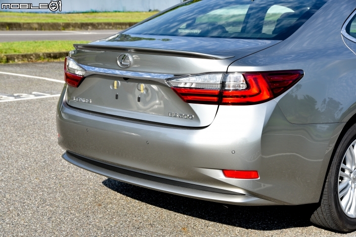 小改款細節強化 Lexus ES200