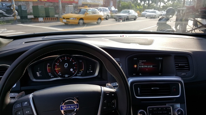 【抓不住的 306hp,沒事 ! 別試 ! 】V60 T6 R-Design