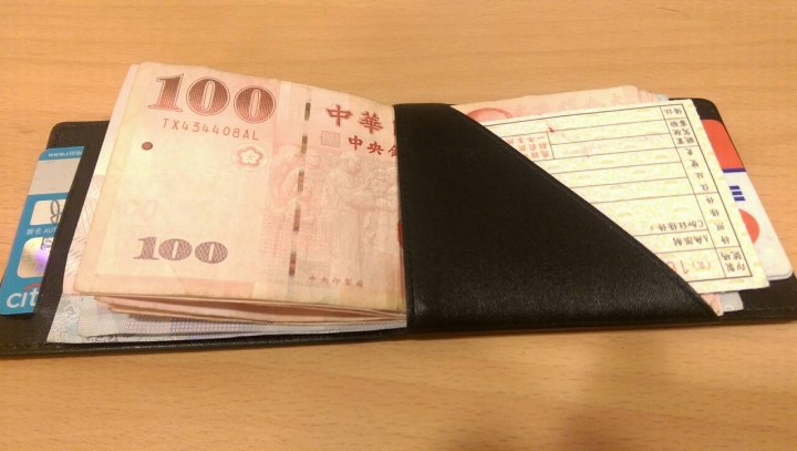 【開箱】超極薄荷蘭 Dun Wallets 皮夾