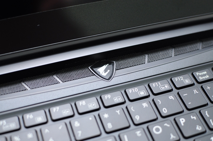 AORUS X5 強勢登場,基本開箱介紹