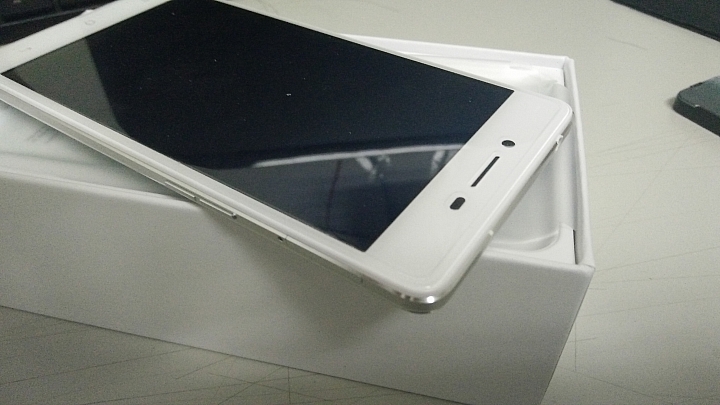 「OPPO R7一閃動人心」試用心得分享加金色R7金屬邊框開箱 (R5金屬邊框贈送)