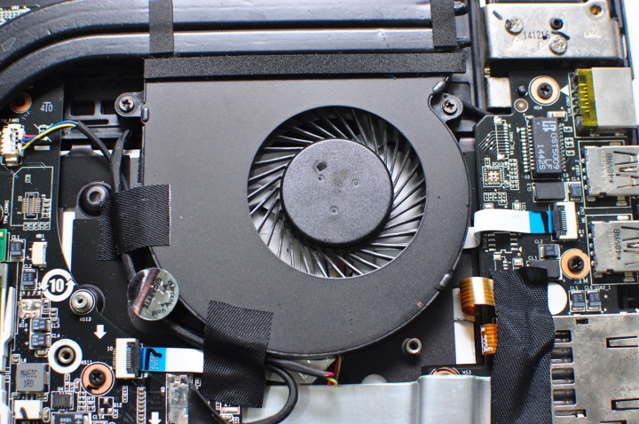 GIGABYTE P37X 外觀與規格開箱分享,出色的顯卡溫度表現(P37K與P37W亦可參考)