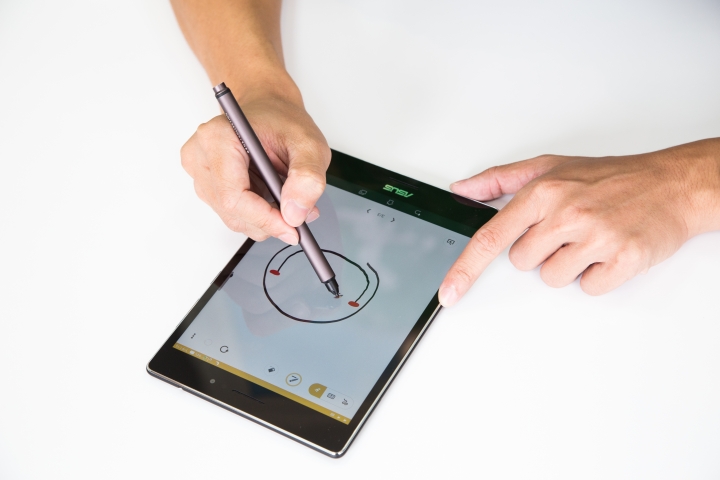 ASUS ZenPad S 8.0 Z580CA ,阿母拿來追劇、記事、玩Candy的新歡