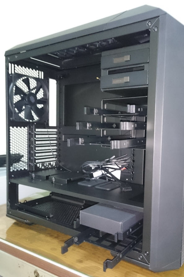 (開箱)Cooler Master模組化機殼MasterCase Pro 5