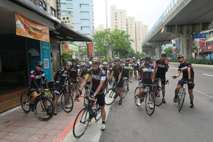 背上背包,每個單車客都來變身成為"愛心的騎士"吧!