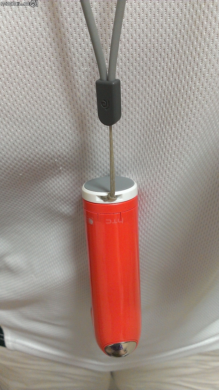HTC RE 裂痕又來了,橘色也是會裂,買了活受罪,HTC只會講人損,要你吞下去 (9/16已更換re)