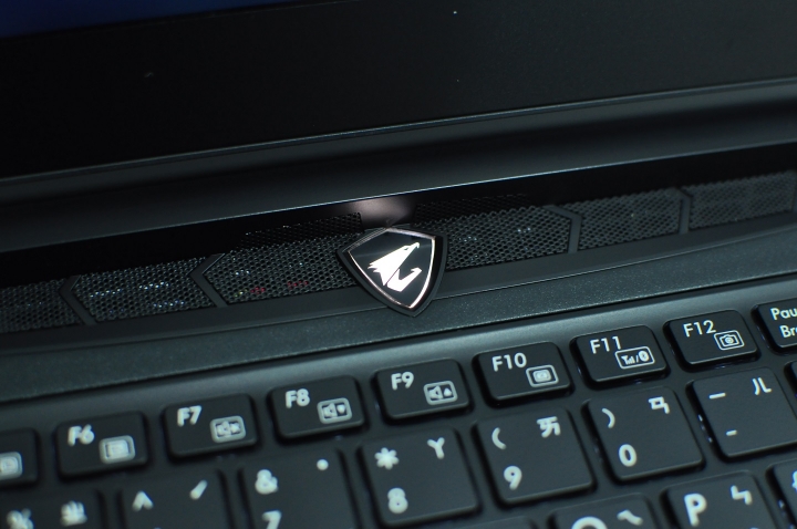 AORUS X5 強勢登場,基本開箱介紹