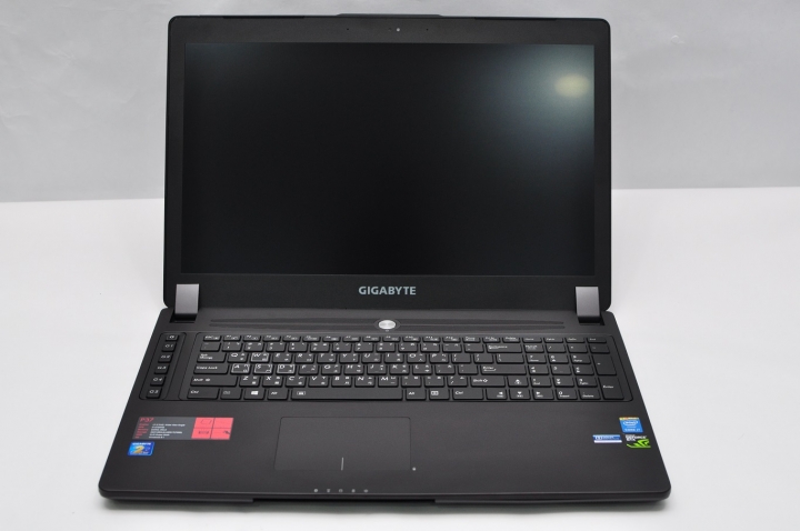 GIGABYTE P37X 外觀與規格開箱分享,出色的顯卡溫度表現(P37K與P37W亦可參考)