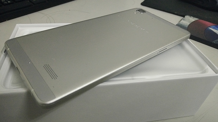 「OPPO R7一閃動人心」試用心得分享加金色R7金屬邊框開箱 (R5金屬邊框贈送)