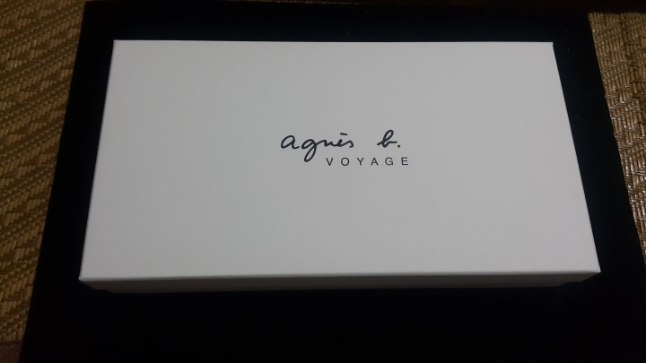 開箱!!想了很久終於入手的agnes.b壓紋拉鍊長夾