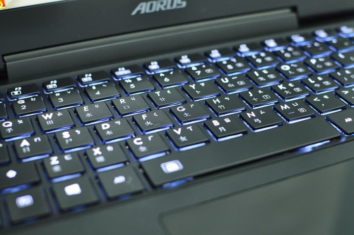 AORUS X3 Plus V3散熱能力令人驚艷的小霸王開箱分享