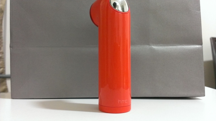 HTC RE 裂痕又來了,橘色也是會裂,買了活受罪,HTC只會講人損,要你吞下去 (9/16已更換re)