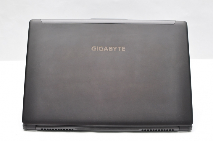GIGABYTE P37X 外觀與規格開箱分享,出色的顯卡溫度表現(P37K與P37W亦可參考)