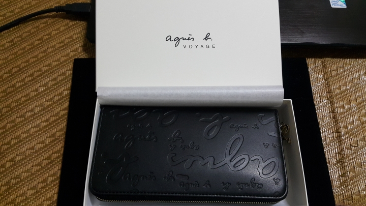 開箱!!想了很久終於入手的agnes.b壓紋拉鍊長夾