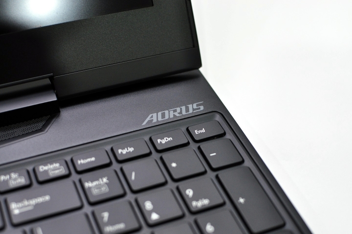 AORUS X5 強勢登場,基本開箱介紹