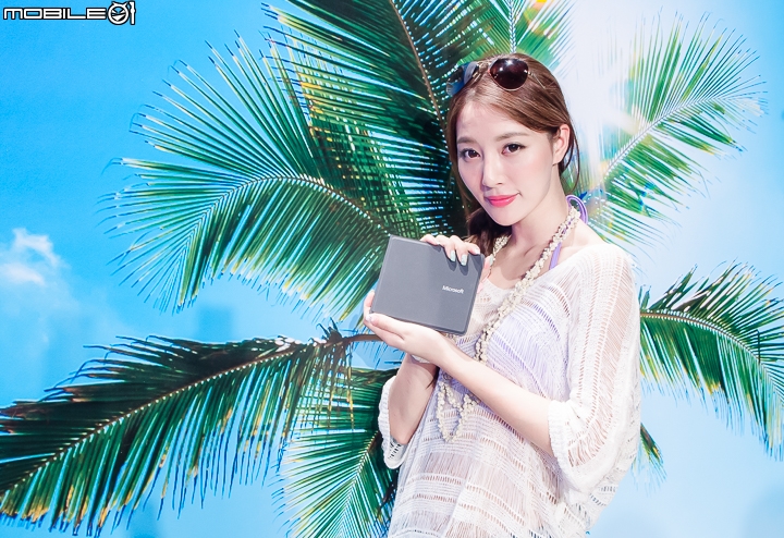 輕巧外型 一鍵切換 微軟萬用折疊式鍵盤