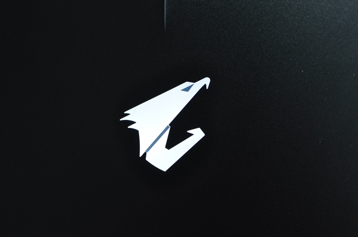 AORUS X5 強勢登場,基本開箱介紹