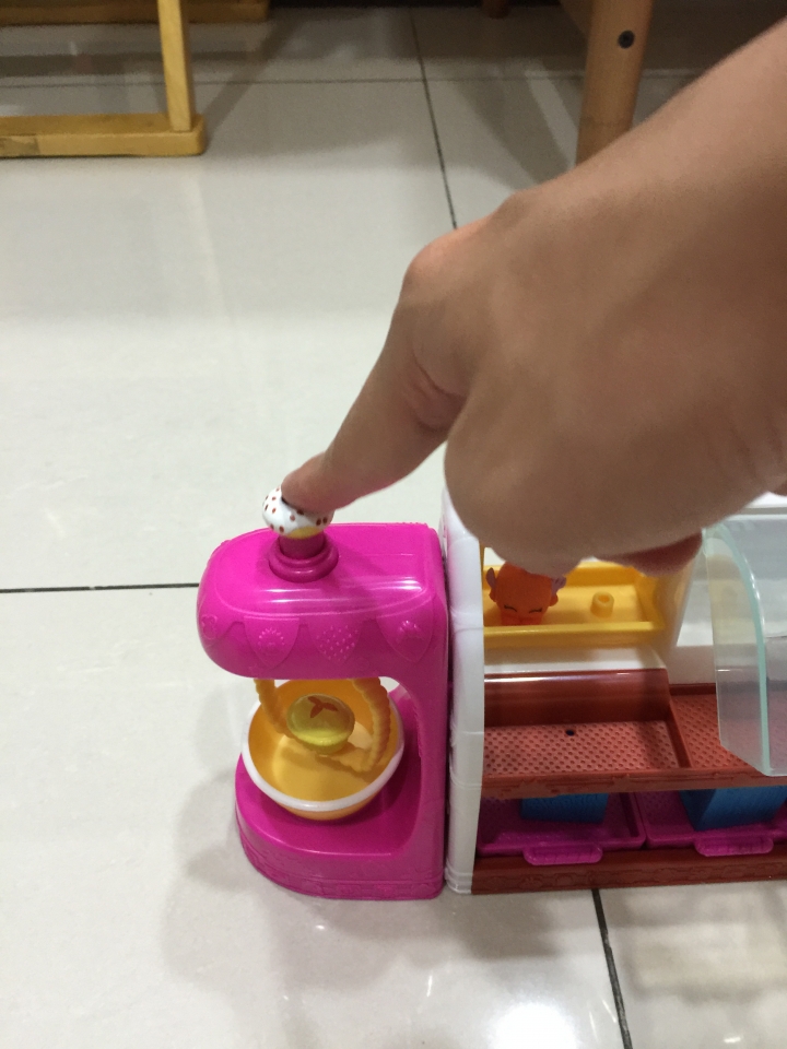開箱文~SES專櫃美國超夯Shopkins購物寶貝.做工精緻的玩具 !!