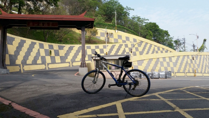 單車騎陡坡瘦的特別快我要挑戰這位大大的陡坡排行榜