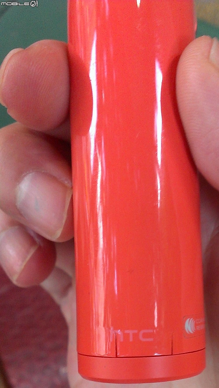 HTC RE 裂痕又來了,橘色也是會裂,買了活受罪,HTC只會講人損,要你吞下去 (9/16已更換re)