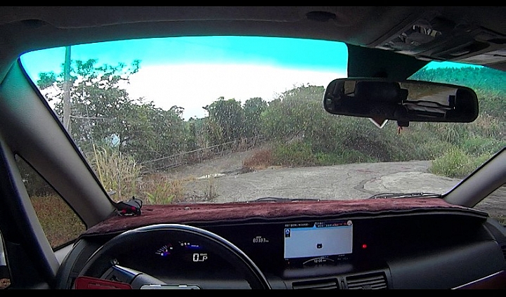 MPV加上不是越野胎的Primacy 3ST,險象環生決定調轉回頭下山。