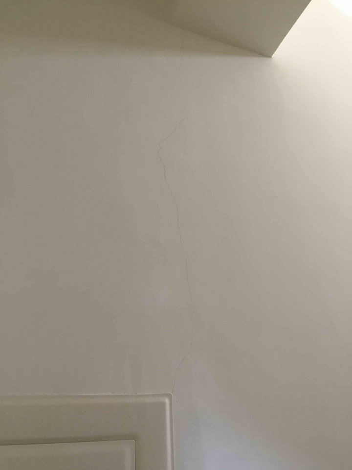 驗屋時發現的二個問題處,請大家幫忙解惑,謝謝~