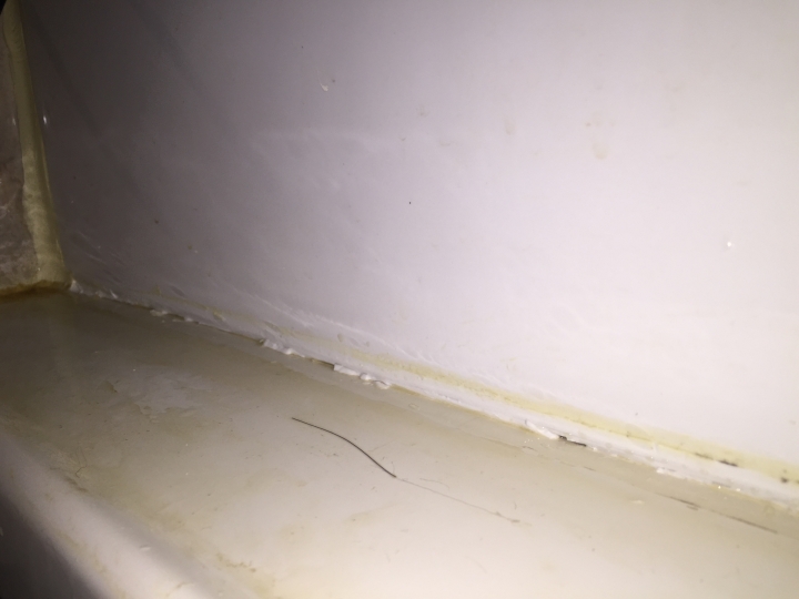 請問矽利康該如何刮除?小師傅亂塗...想自己DIY。(已更新)