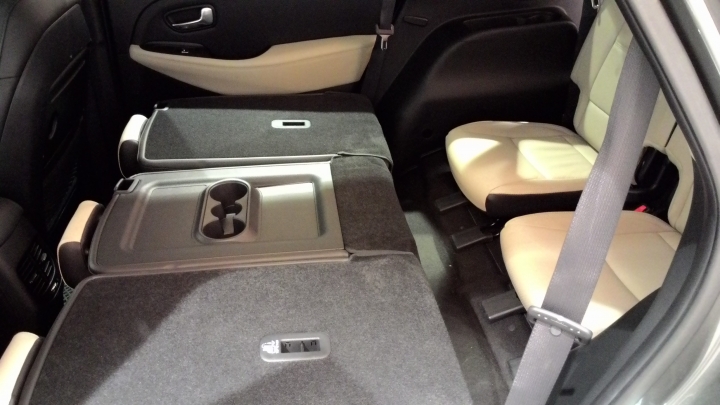 實用至上-KIA Carens CRDi 我的家庭MPV