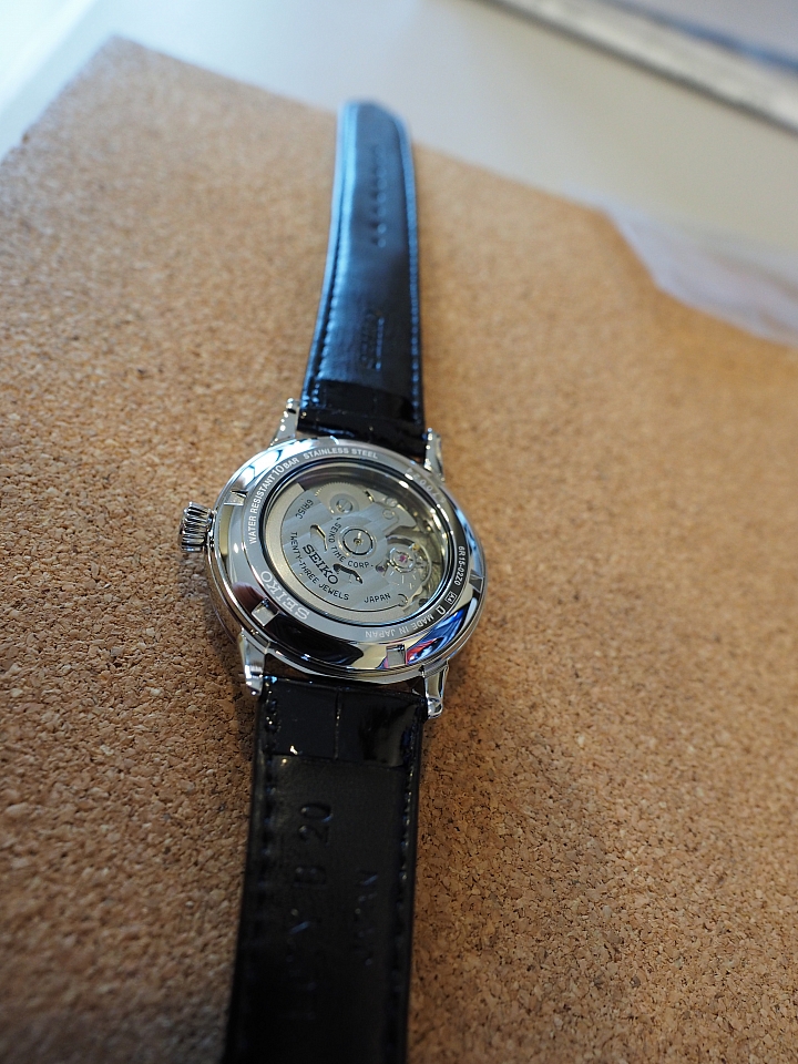 古典珐琅面的SEIKO SARX027
