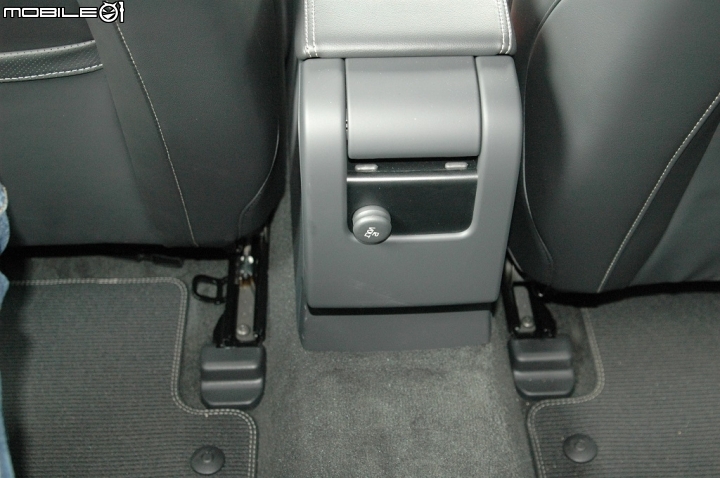 VOLVO V60 T6 R-Design 306 HP強悍馬力勁道十足