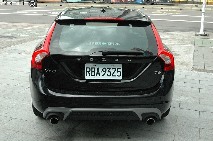 VOLVO V60 T6 R-Design 306 HP強悍馬力勁道十足