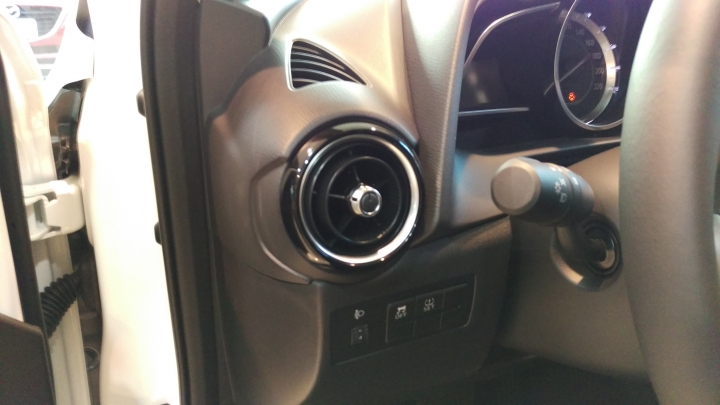 Mazda 2 賞車分享