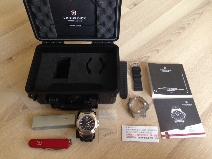 『開箱』Victorinox 維氏 INOX 軍事標準專業套組錶
