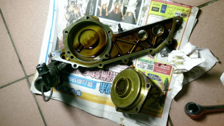 【DIY】引擎吃機油、排氣管冒白煙,更換汽門油封...