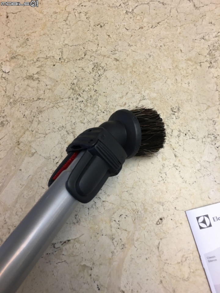 平價打掃的好幫手!伊萊克斯吸塵器-ZCS2000