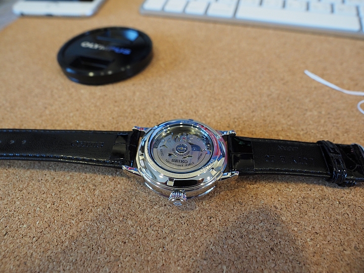 古典珐琅面的SEIKO SARX027