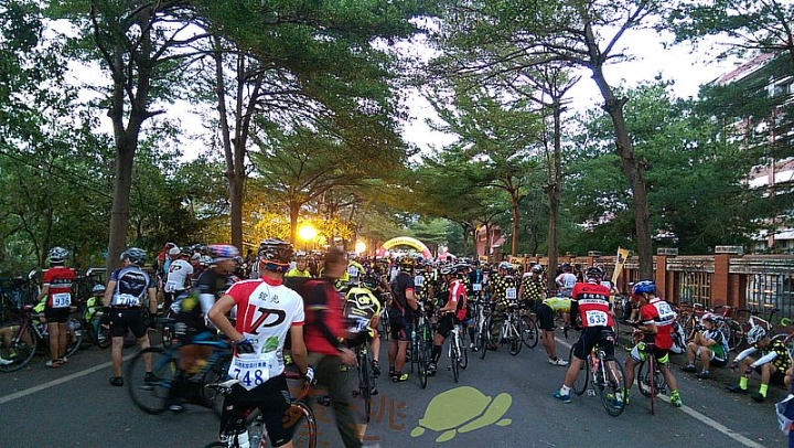 我的第一場俱樂部聯賽 -玉山塔塔加 72km,4個半小時完賽啦!!!!