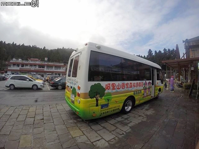 來去尬籃球吧!開著Colt Plus X-Sports勁攻版去阿里山最高的學府香林國小來個三對三鬥牛挑戰賽!