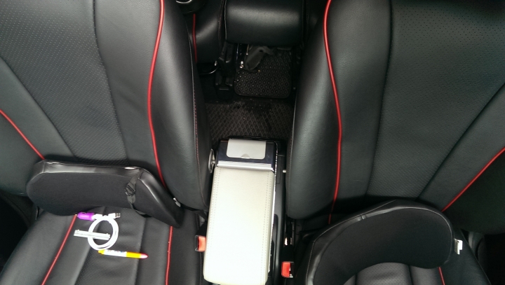 NEW MAZDA5 中央扶手改裝