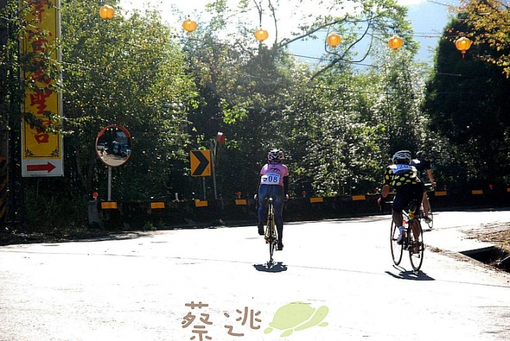 我的第一場俱樂部聯賽 -玉山塔塔加 72km,4個半小時完賽啦!!!!