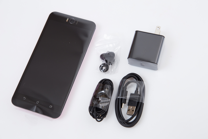 最超值的自拍神機,ASUS ZenFone Selfie 女孩不需再煩惱素顏自拍問題