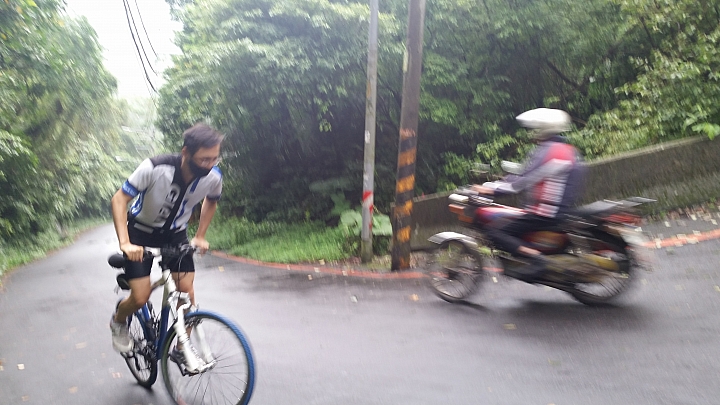 單車騎陡坡瘦的特別快我要挑戰這位大大的陡坡排行榜