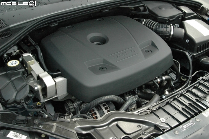 VOLVO V60 T6 R-Design 306 HP強悍馬力勁道十足