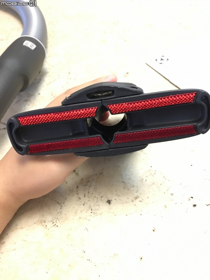 平價打掃的好幫手!伊萊克斯吸塵器-ZCS2000