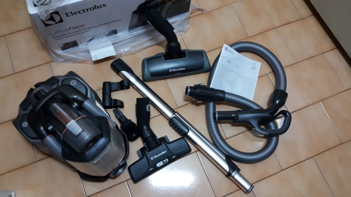 Electrolux瑞典伊萊克斯頂級及塵盒電動除螨吸塵器 ZUF4207ACT【歐洲原裝】開箱文及使用心得