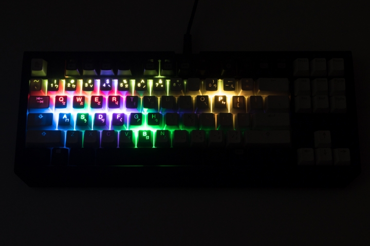 【開箱】Razer 黑寡婦 TE Stealth Chroma + Shine 4 & KBT 古式鍵帽