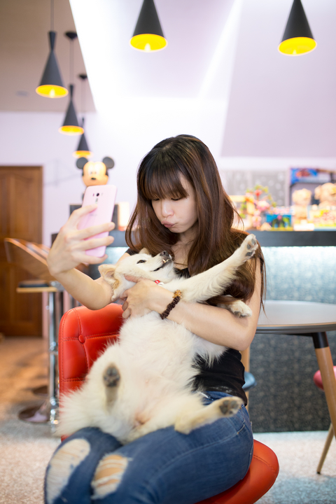 最超值的自拍神機,ASUS ZenFone Selfie 女孩不需再煩惱素顏自拍問題