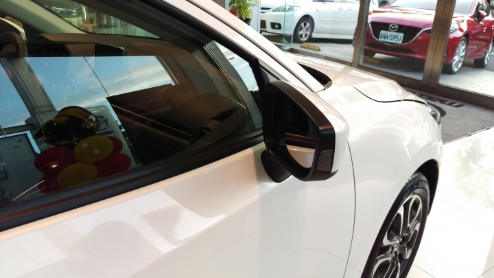 Mazda 2 賞車分享