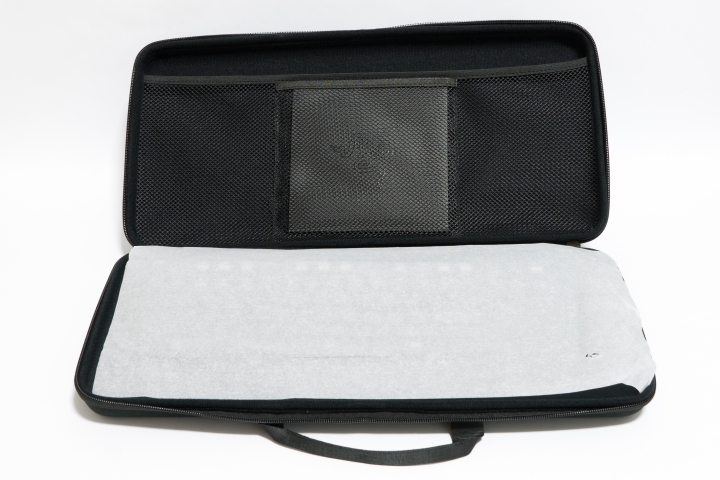 【開箱】Razer 黑寡婦 TE Stealth Chroma + Shine 4 & KBT 古式鍵帽