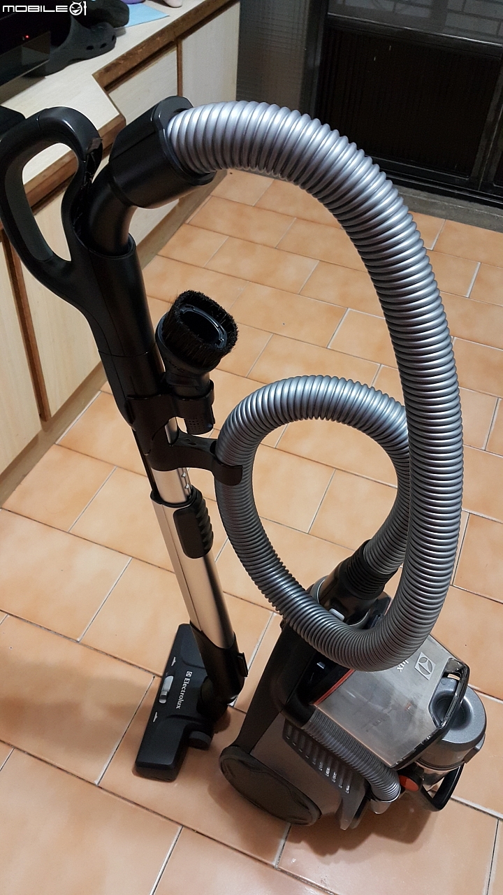 Electrolux瑞典伊萊克斯頂級及塵盒電動除螨吸塵器 ZUF4207ACT【歐洲原裝】開箱文及使用心得